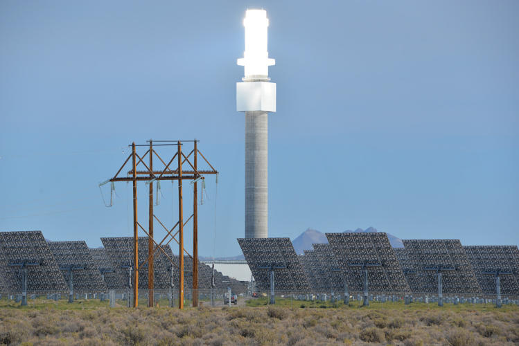 this-huge-new-solar-farm-near-las-vegas-provides-power-even-at-night